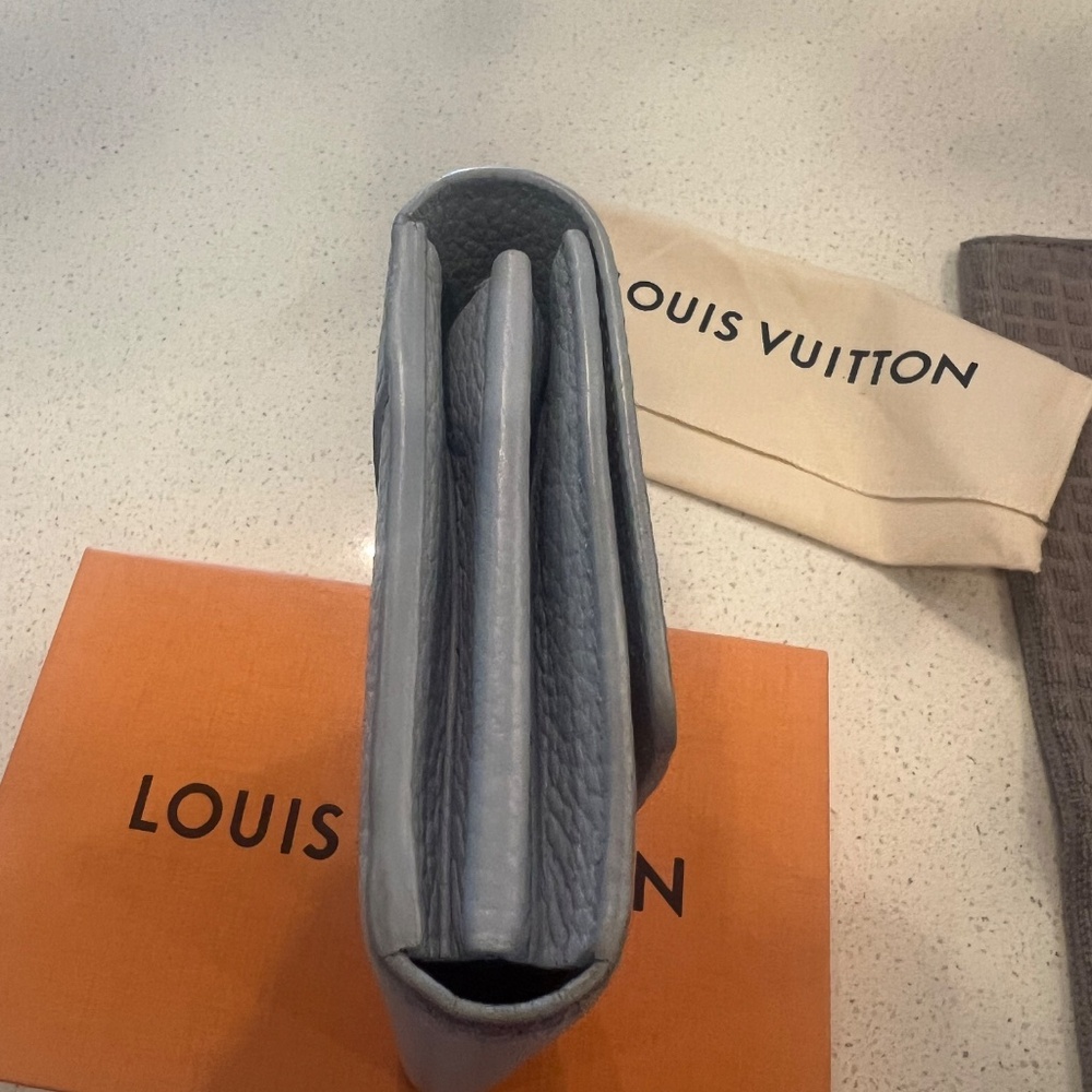 Louis Vuitton Blue Wallet with Iconic LV Logo - Picture 11 of 16